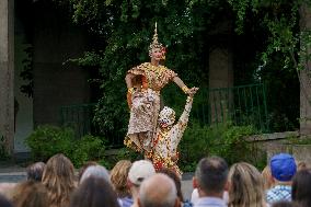 Dances from Thailand in Chile